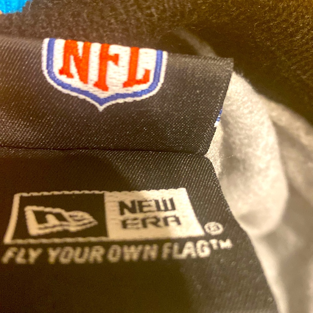 Unisex New Era NFL Licensed Carolina Panthers Beanie w/ Pom Pom - Picture 11 of 11